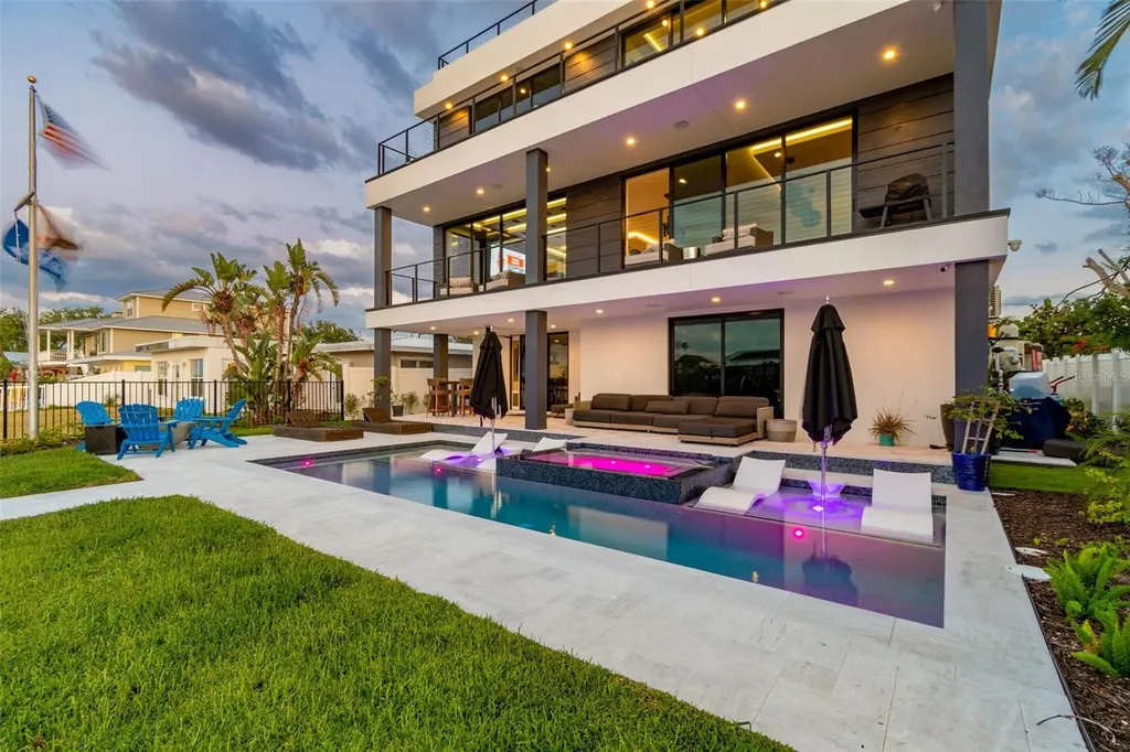 318 La Hacienda Drive Indian Rocks Beach FL 33785