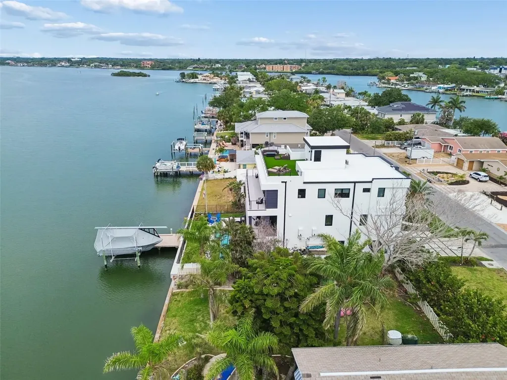 318 La Hacienda Drive Indian Rocks Beach FL 33785