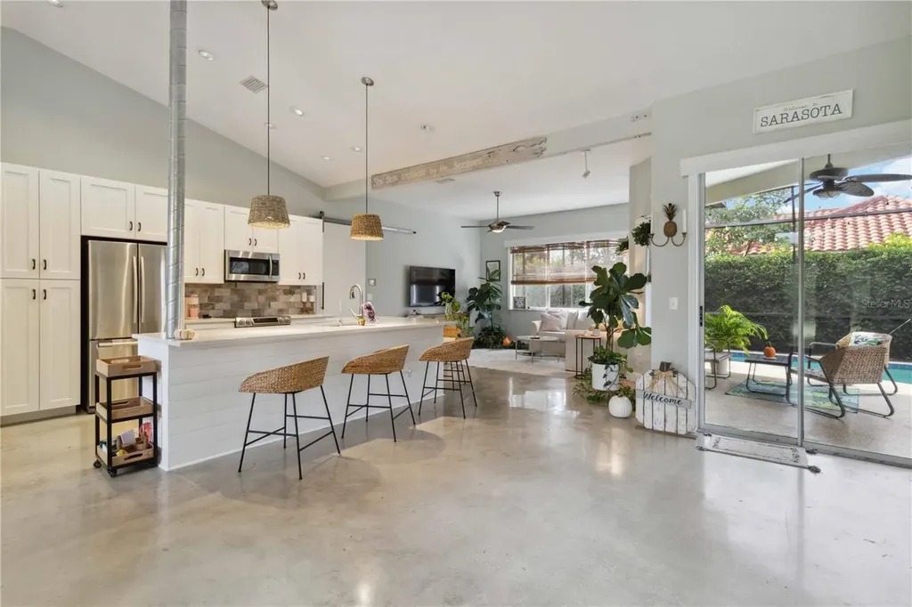 3724 71st Terrace E Sarasota FL 34243
