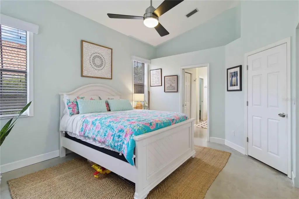 3724 71st Terrace E Sarasota FL 34243