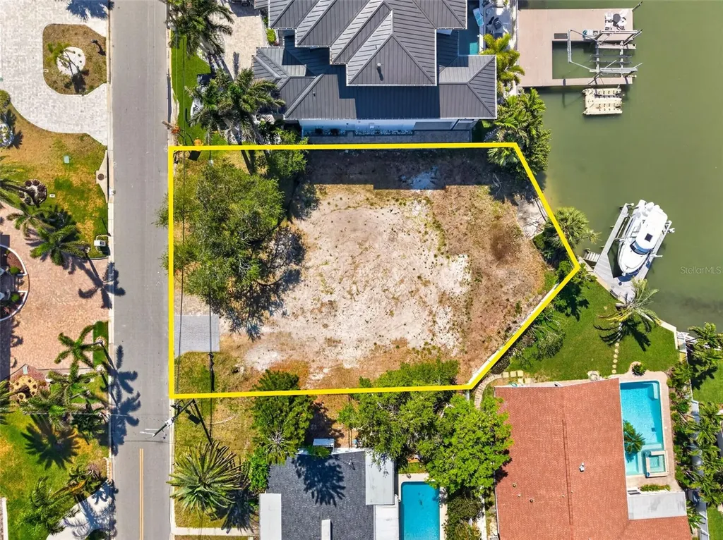 909 Oakwood Drive Largo FL 33770