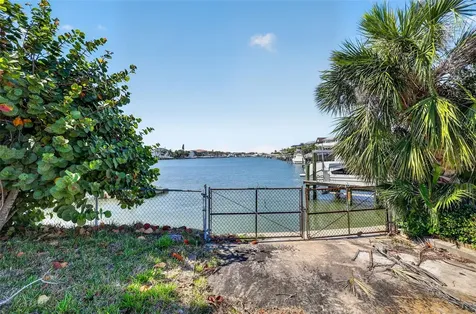 909 Oakwood Drive Largo FL 33770