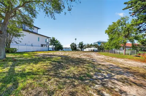 909 Oakwood Drive Largo FL 33770