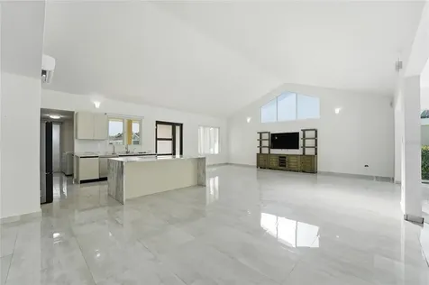 209 Sabanera Dorado PR 00646