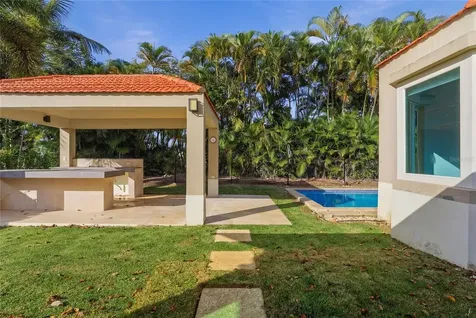 209 Sabanera Dorado PR 00646