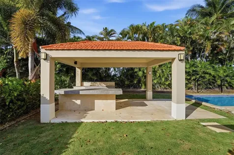 209 Sabanera Dorado PR 00646