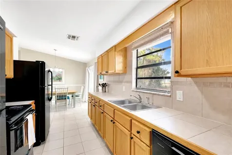 587 Tasco Ave SW Palm Bay FL 32908