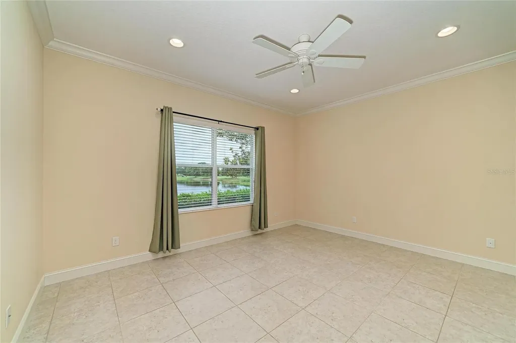 1936 Orange Lake Cove Bradenton FL 34211