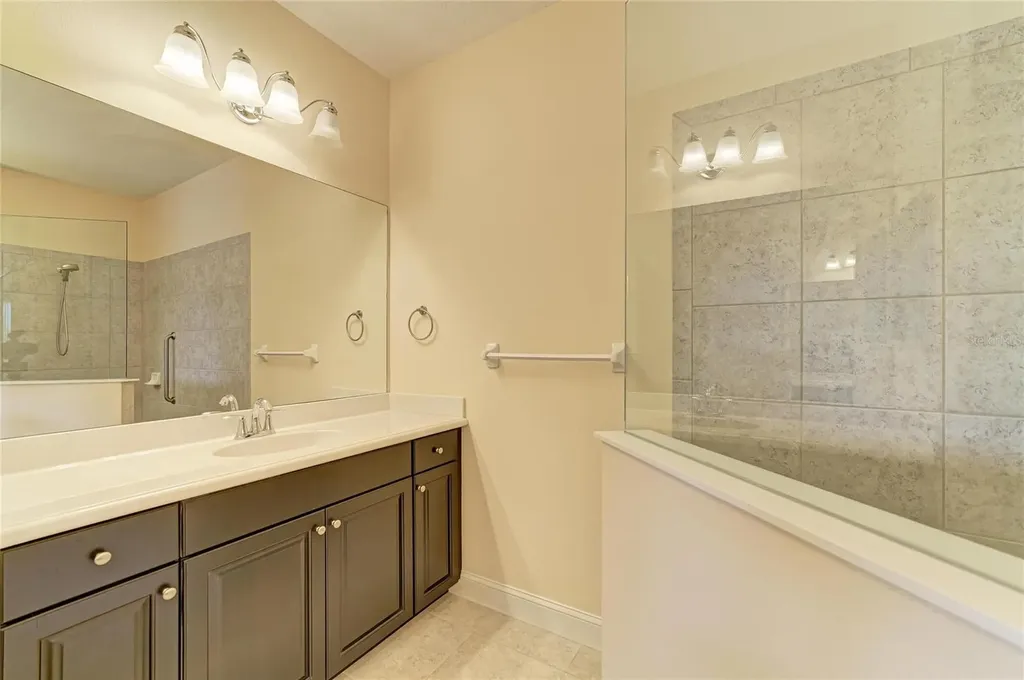1936 Orange Lake Cove Bradenton FL 34211