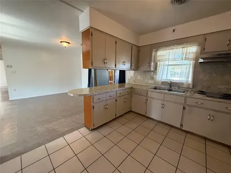 915 14th Street E Bradenton FL 34208