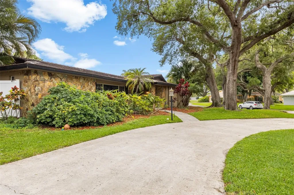 2215 Buena Vista Drive Clearwater FL 33764