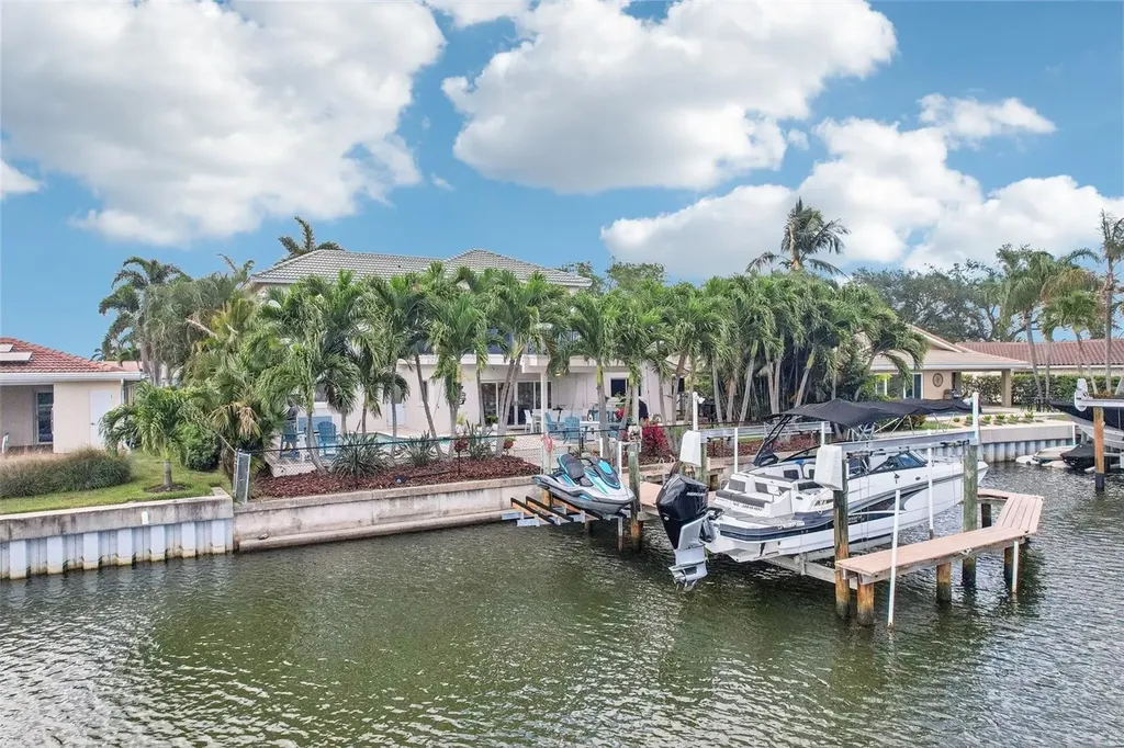 2032 Massachusetts Avenue NE St Petersburg FL 33703