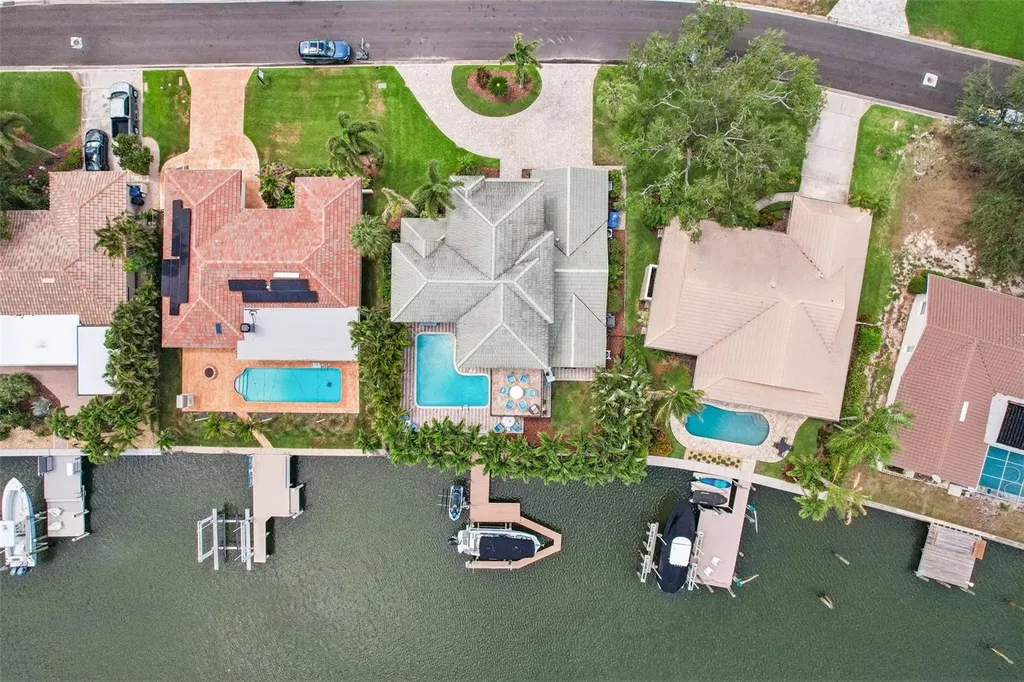 2032 Massachusetts Avenue NE St Petersburg FL 33703