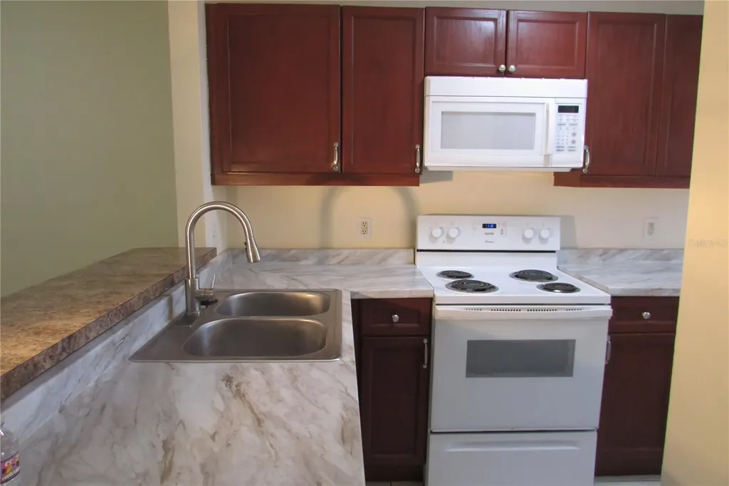 261 Autumn Lane Kissimmee FL 34743