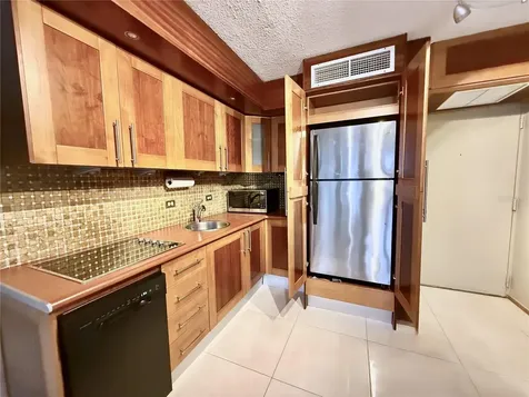 3103 Avenue Isla Verde Carolina PR 00979