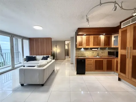 3103 Avenue Isla Verde Carolina PR 00979