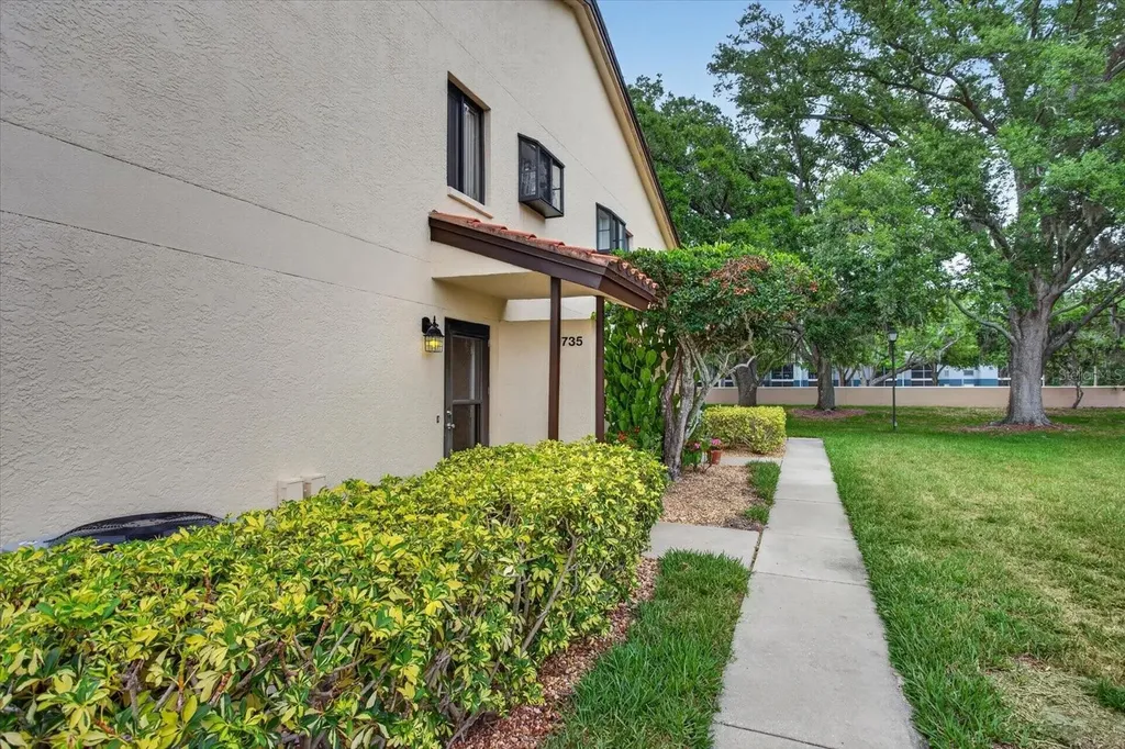 5735 Gardens Drive Sarasota FL 34243