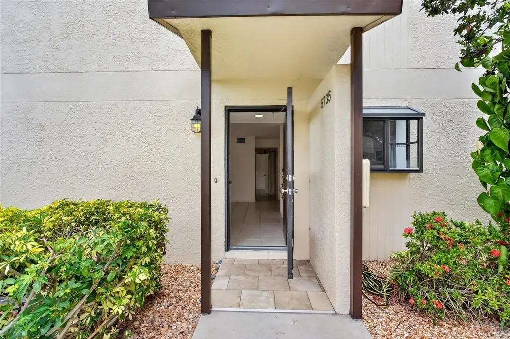 5735 Gardens Drive Sarasota FL 34243