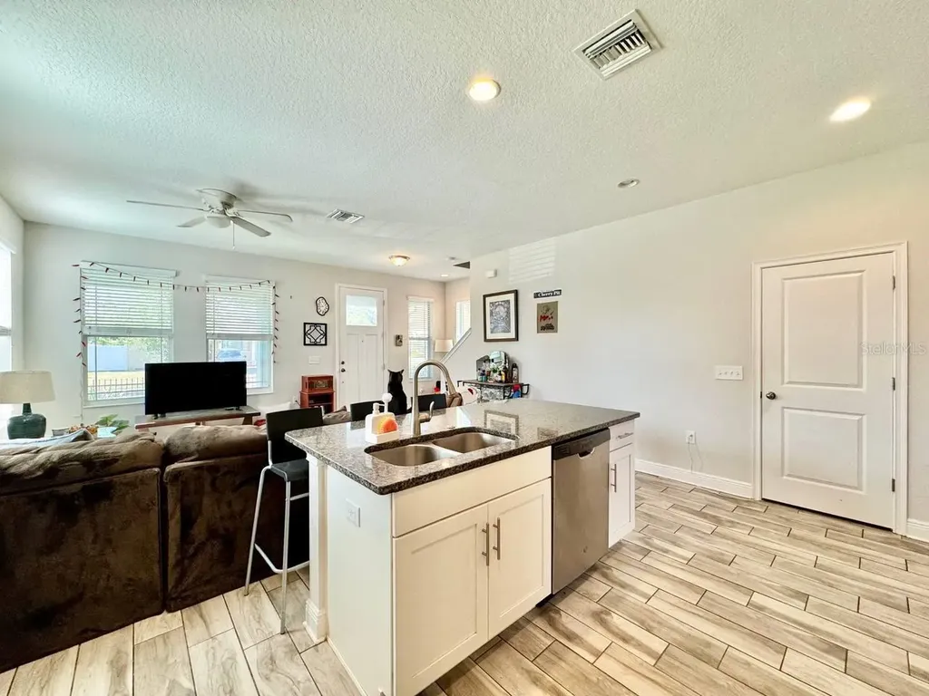 2951 W Cherry Street Tampa FL 33607
