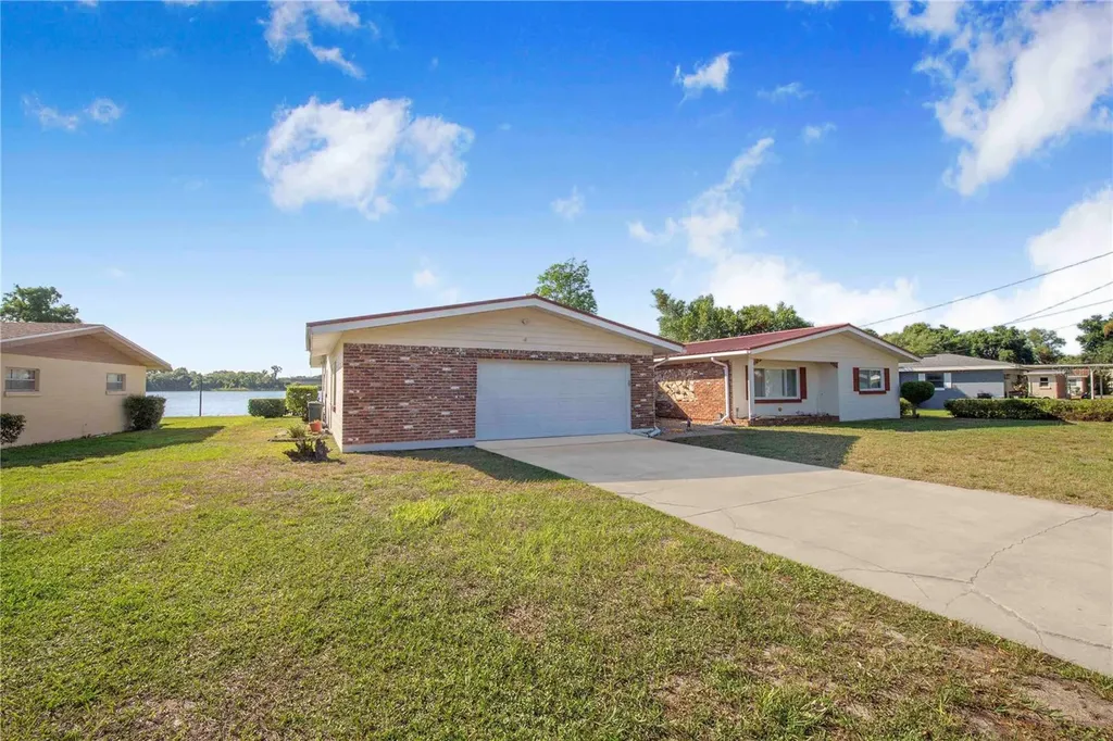 1212 W Lake Buckeye Drive Winter Haven FL 33881
