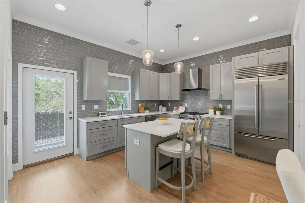 946 Highland Avenue Dunedin FL 34698