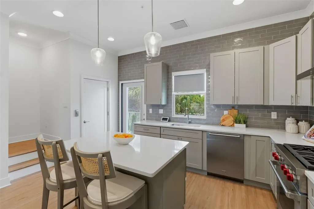 946 Highland Avenue Dunedin FL 34698