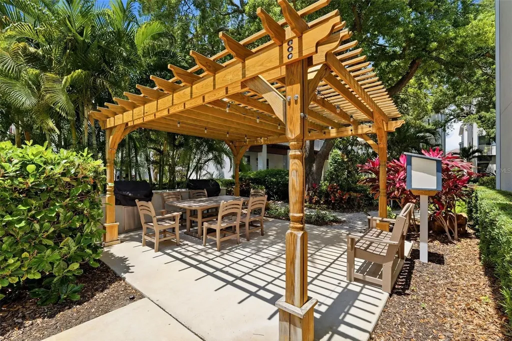 946 Highland Avenue Dunedin FL 34698