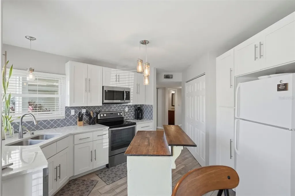 6151 Bahia Del Mar Boulevard St Petersburg FL 33715