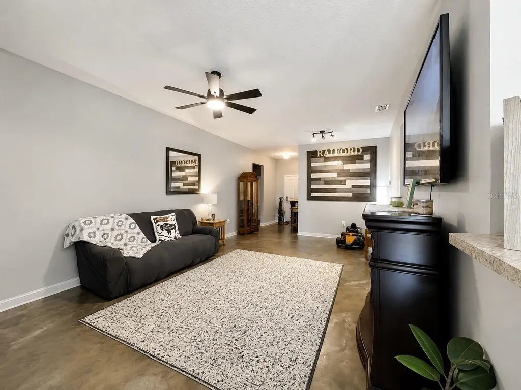 1012 SW 242nd Terrace Newberry FL 32669