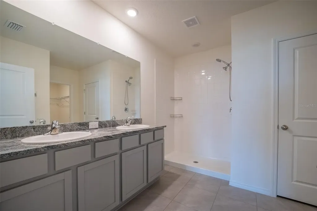 8318 Claw Glades Loop Wesley Chapel FL 33545
