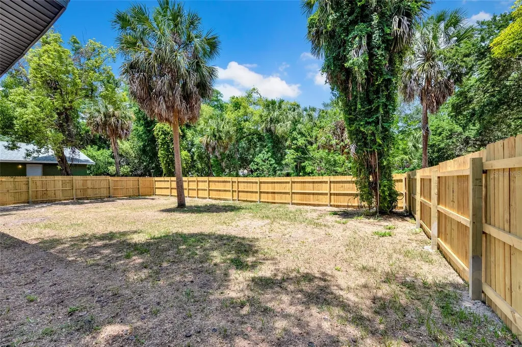 429 E Oakwood Street Tarpon Springs FL 34689