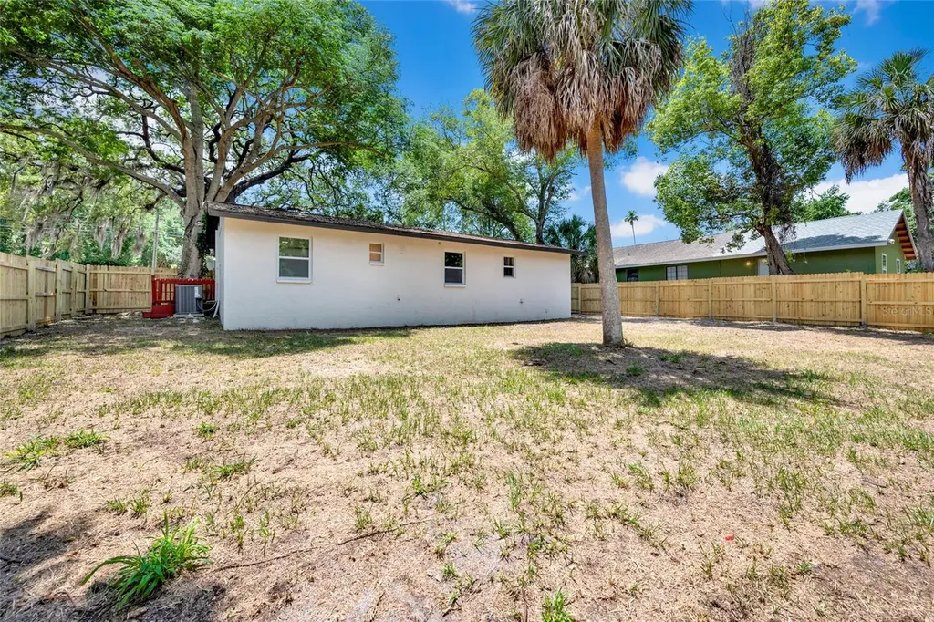 429 E Oakwood Street Tarpon Springs FL 34689