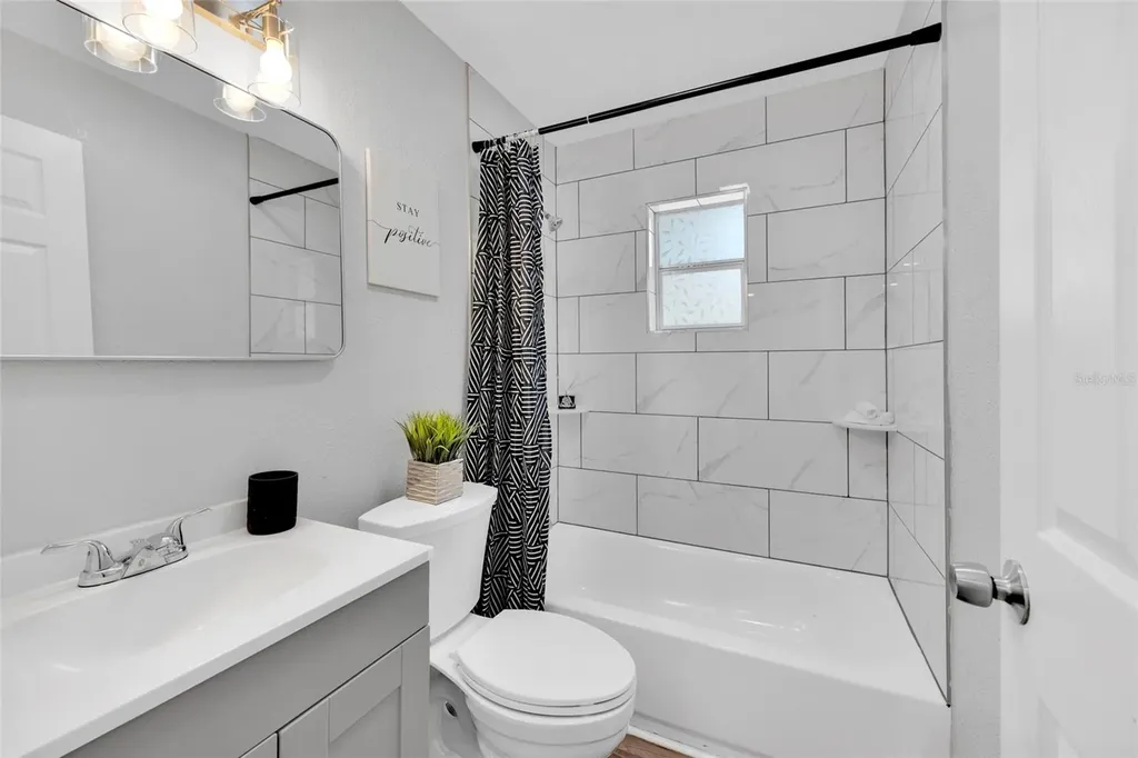 429 E Oakwood Street Tarpon Springs FL 34689