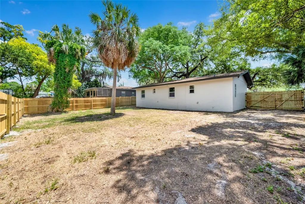 429 E Oakwood Street Tarpon Springs FL 34689