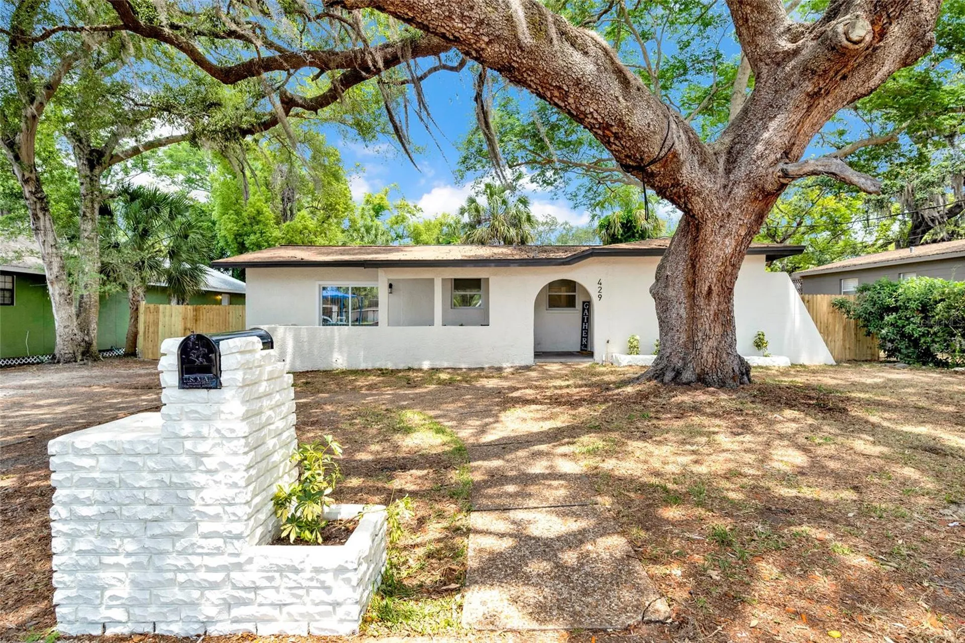 429 E Oakwood Street Tarpon Springs FL 34689