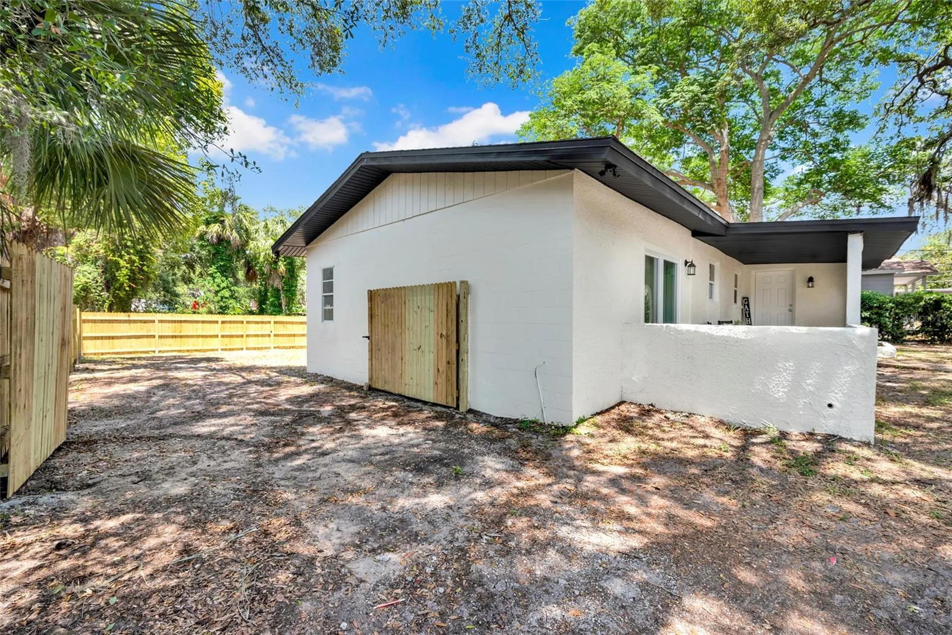 429 E Oakwood Street Tarpon Springs FL 34689
