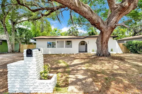 429 E Oakwood Street Tarpon Springs FL 34689