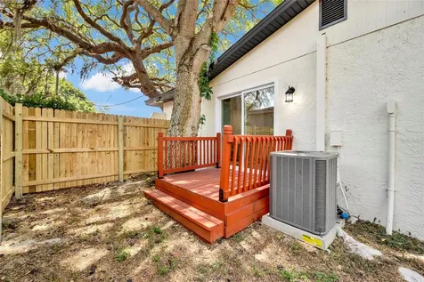 429 E Oakwood Street Tarpon Springs FL 34689