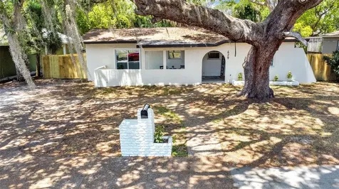 429 E Oakwood Street Tarpon Springs FL 34689