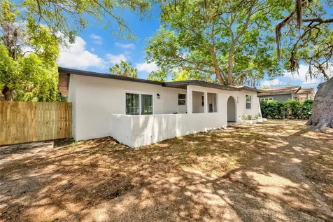 429 E Oakwood Street Tarpon Springs FL 34689