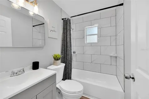 429 E Oakwood Street Tarpon Springs FL 34689