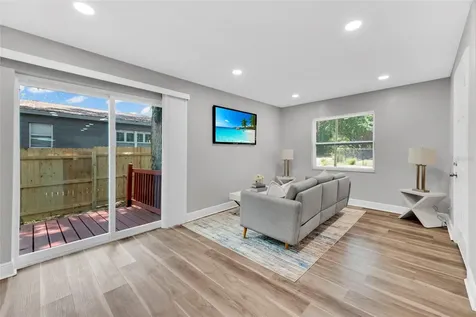 429 E Oakwood Street Tarpon Springs FL 34689