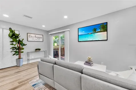 429 E Oakwood Street Tarpon Springs FL 34689