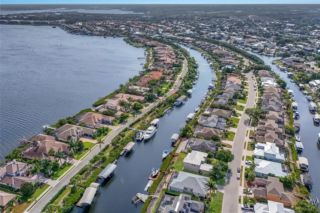 3707 5th Avenue NE Bradenton FL 34208