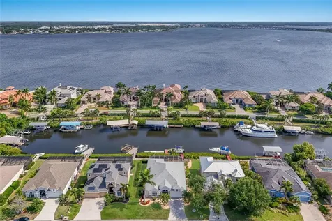 3707 5th Avenue NE Bradenton FL 34208