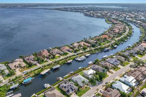3707 5th Avenue NE Bradenton FL 34208