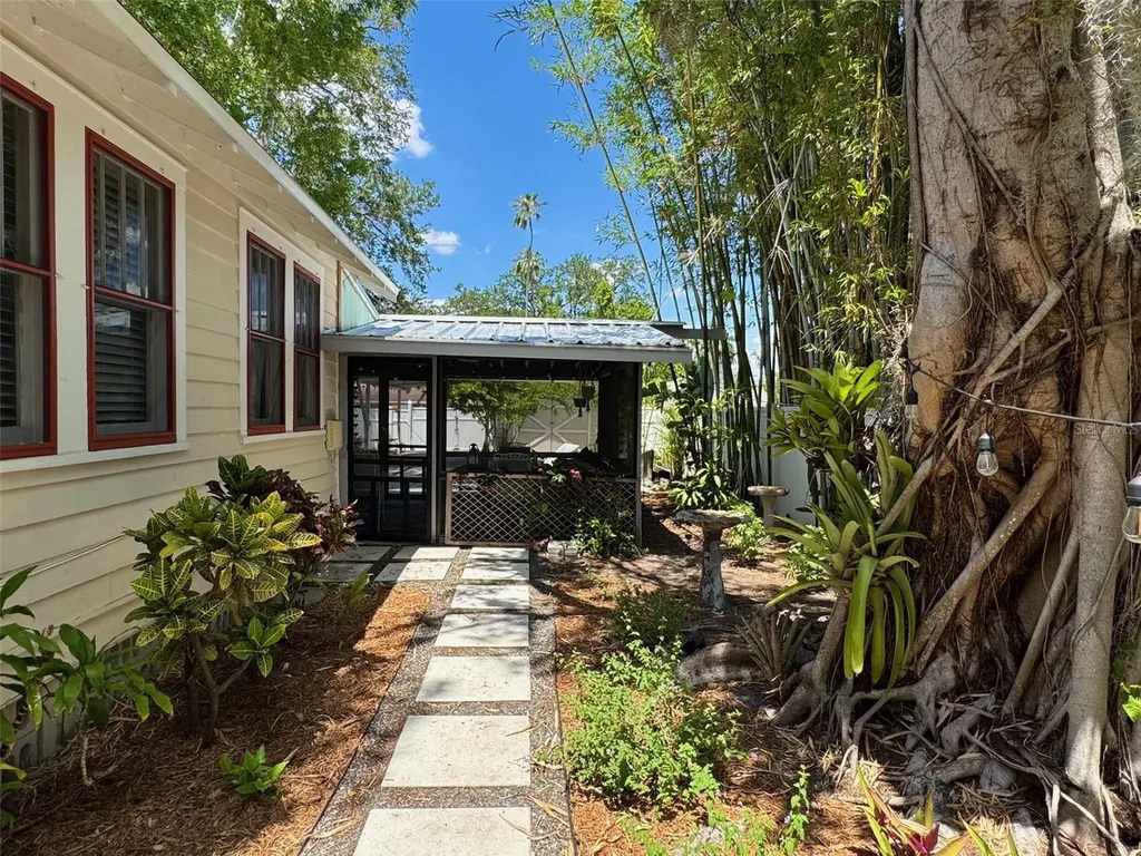 2210 14th Avenue W Bradenton FL 34205