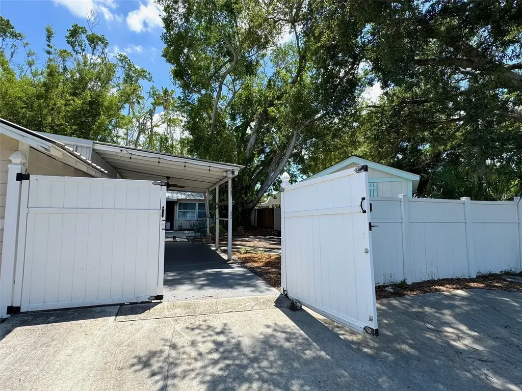 2210 14th Avenue W Bradenton FL 34205