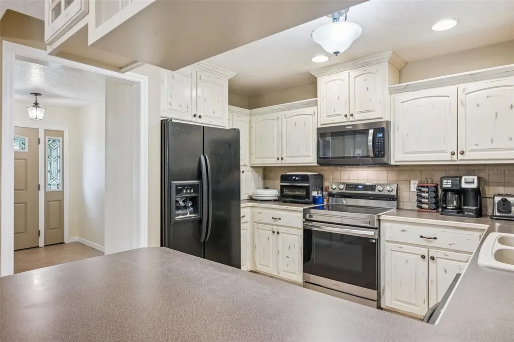 1081 Salsona Avenue Kissimmee FL 34744
