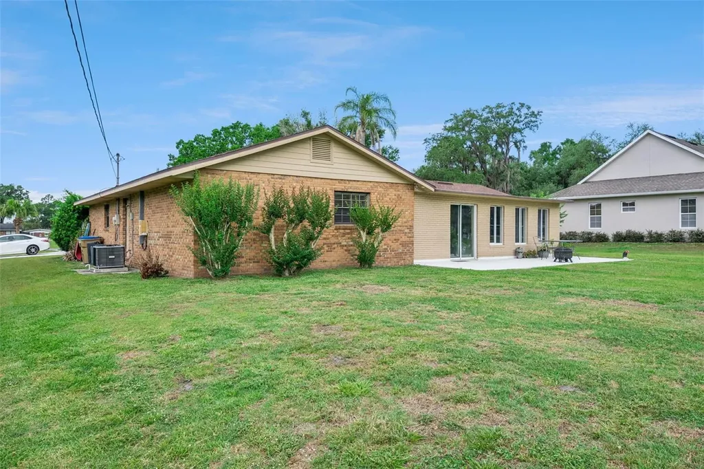 1081 Salsona Avenue Kissimmee FL 34744